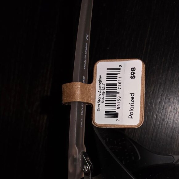 NWT $98 Sunski Tera Polarized Sunglasses with side shields and case